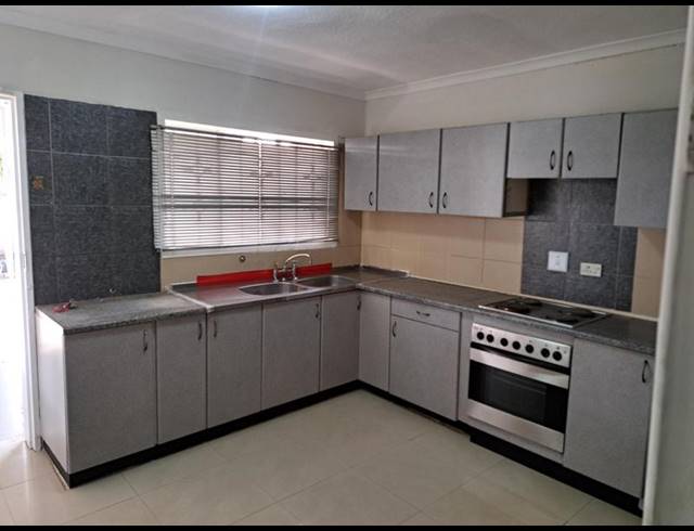 4 BEDROOM TOWNHOUSE FOR SALE IN CANESIDE